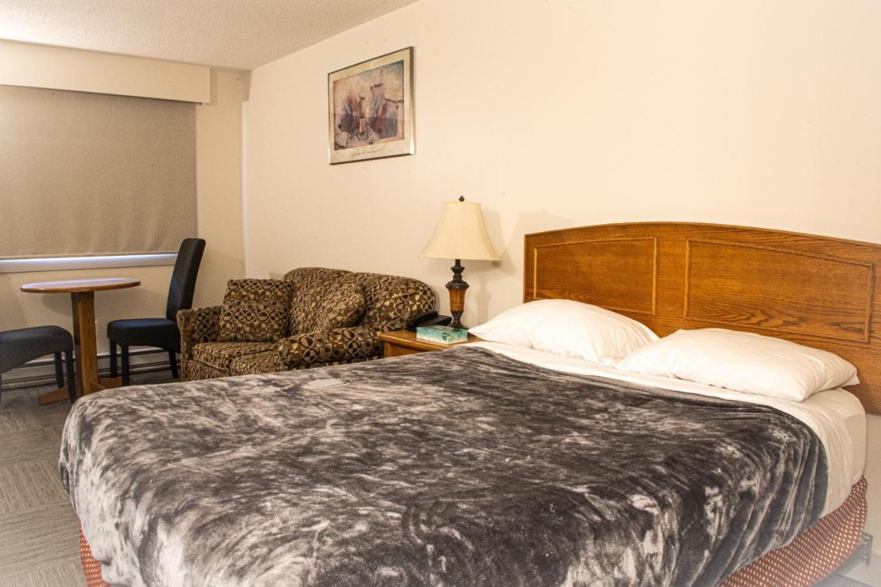 Grandview Motel แคมลูปส์ ภายนอก รูปภาพ