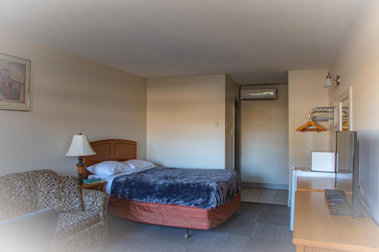 Grandview Motel แคมลูปส์ ภายนอก รูปภาพ