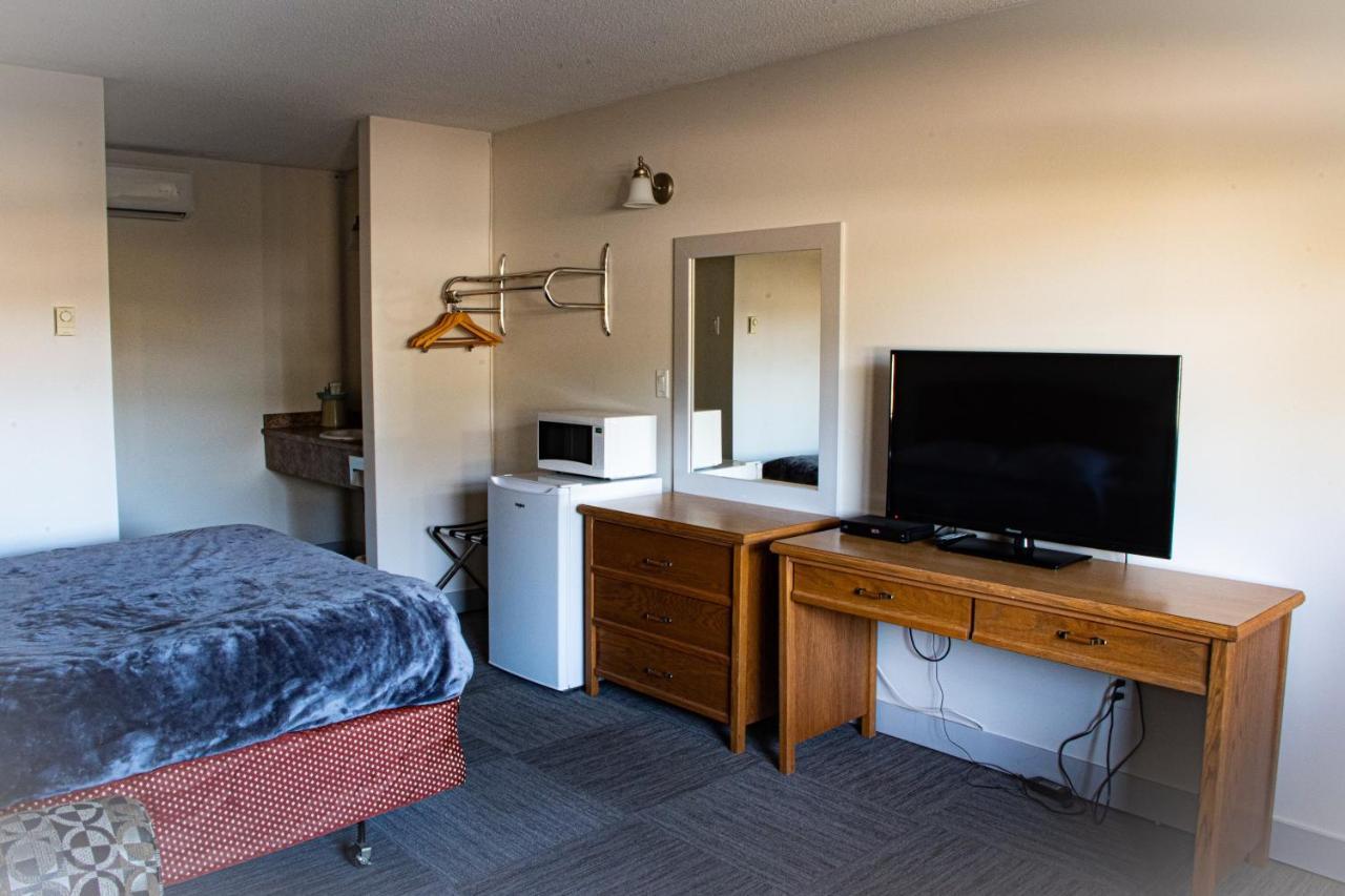 Grandview Motel แคมลูปส์ ภายนอก รูปภาพ
