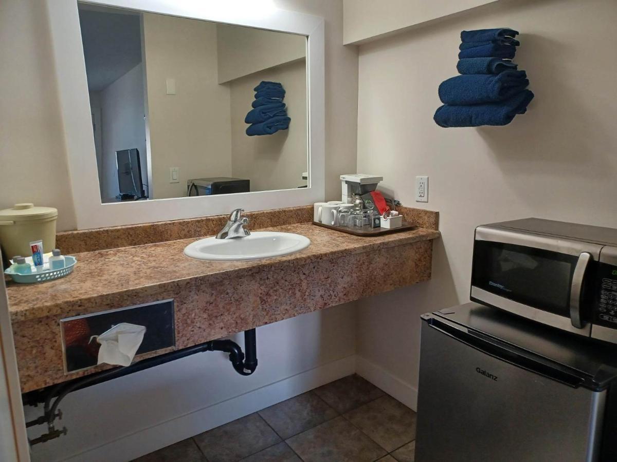 Grandview Motel แคมลูปส์ ภายนอก รูปภาพ