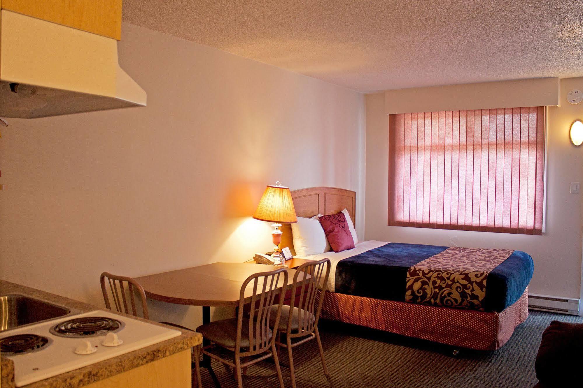 Grandview Motel แคมลูปส์ ภายนอก รูปภาพ