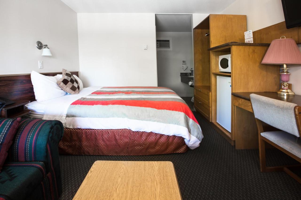 Grandview Motel แคมลูปส์ ภายนอก รูปภาพ