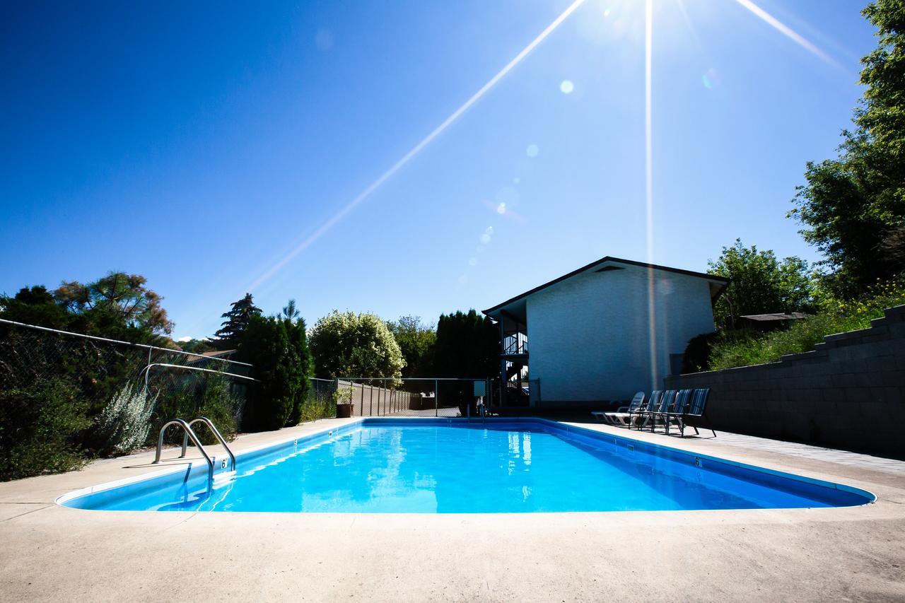 Grandview Motel แคมลูปส์ ภายนอก รูปภาพ