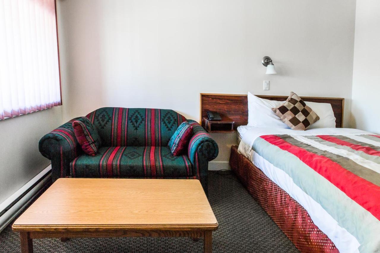Grandview Motel แคมลูปส์ ภายนอก รูปภาพ